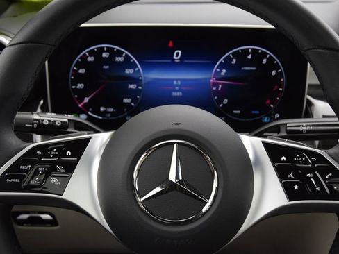 Used 2026 Mercedes-Benz GLC 300 4MATIC image 22