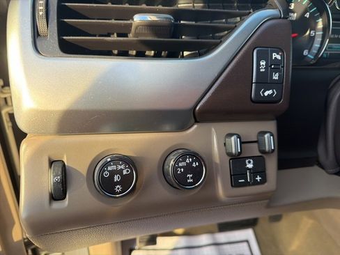 Used 2015 Chevrolet Suburban LTZ image 16