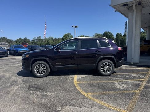 Used 2021 Jeep Cherokee Latitude Plus AWD/4WD image 2