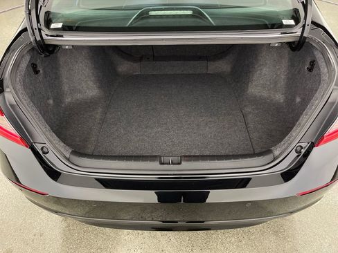 Used 2018 Honda Accord Touring image 11