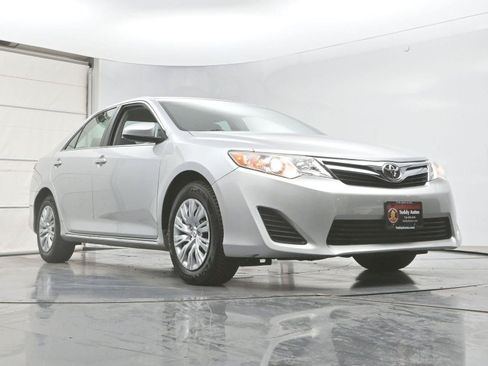 Used 2014 Toyota Camry LE FWD image 28