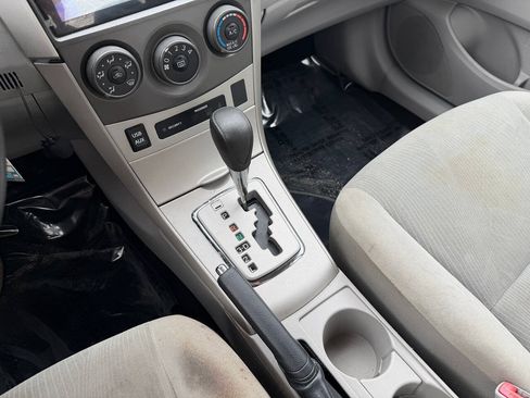 Used 2013 Toyota Corolla LE FWD image 26