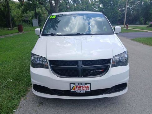 Used 2016 Dodge Grand Caravan SE FWD image 3