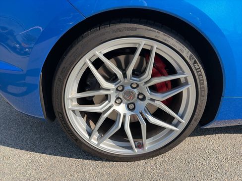 Used 2025 Chevrolet Corvette Z06 w/ Chrome Exterior Badge Package image 25