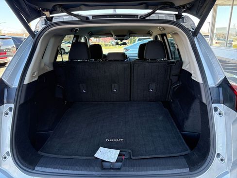 Used 2025 Nissan Rogue SV image 32