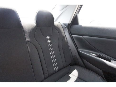 Used 2022 Hyundai Elantra SEL w/ Convenience Package FWD image 13