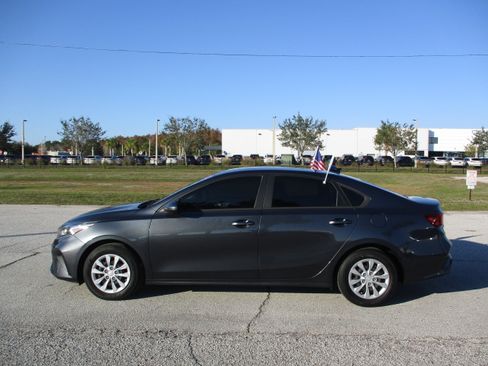 Used 2023 Kia Forte LX image 4