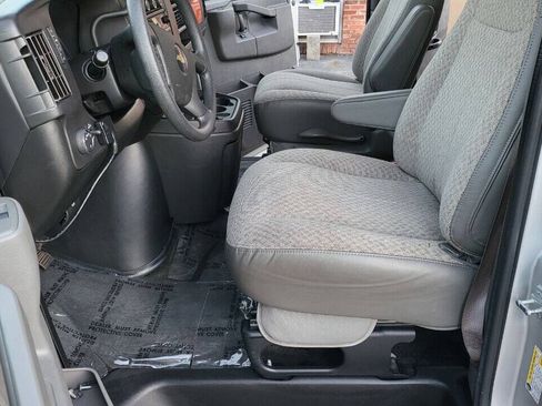 Used 2018 Chevrolet Express 3500 LT w/ LT Preferred Equipment Group RWD image 14