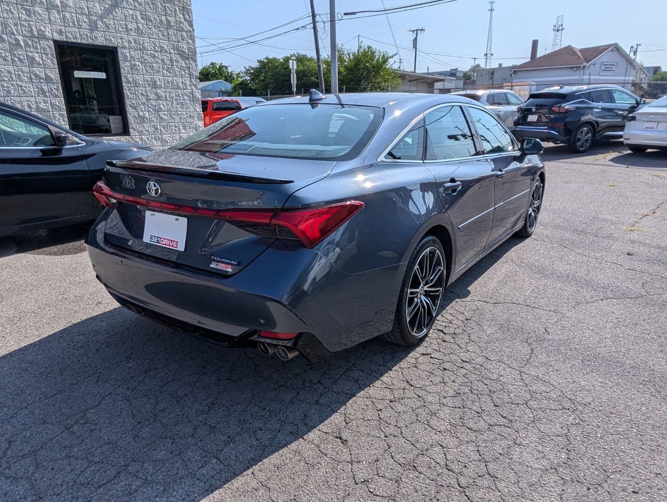 Used 2019 Toyota Avalon Touring FWD image 6