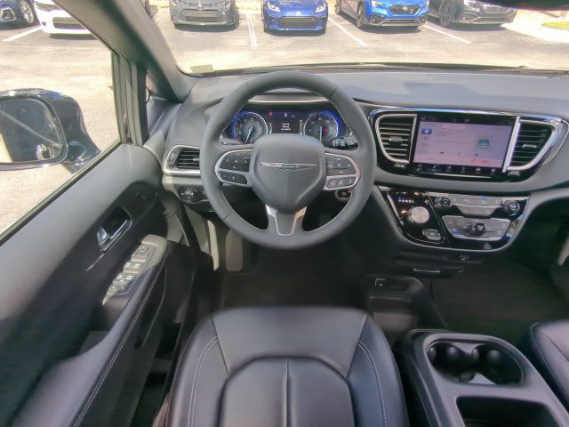 Certified 2026 Chrysler Pacifica Select FWD image 19