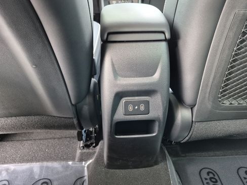 Certified 2025 Hyundai Venue Limited FWD image 14