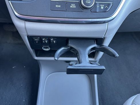 Used 2015 Toyota Sienna XLE image 31