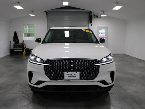 Used 2025 Lincoln Aviator Reserve w/ Illumination Package AWD/4WD image 3