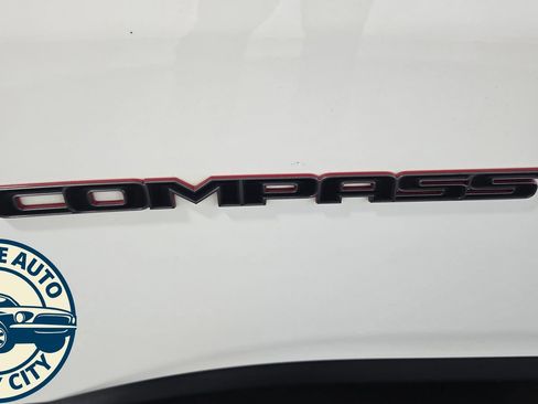Used 2018 Jeep Compass Trailhawk w/ Leather Interior Group AWD/4WD image 27