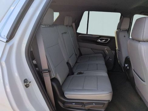 Used 2023 GMC Yukon SLT w/ SLT Luxury Package AWD/4WD image 33