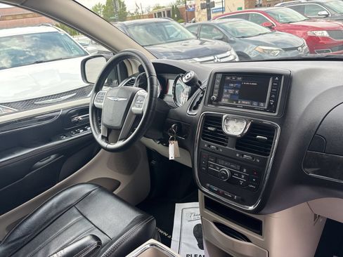 Used 2015 Chrysler Town & Country Touring FWD image 25