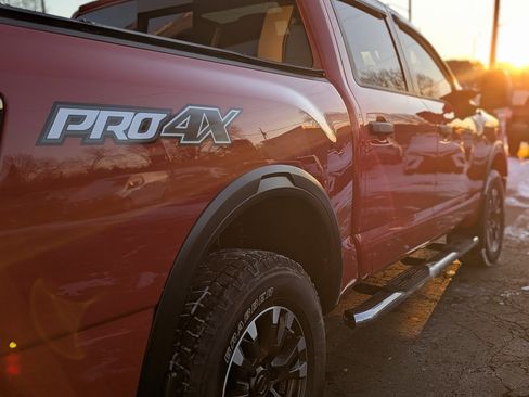 Used 2021 Nissan Titan PRO-4X w/ Pro-4x Convenience Package image 10