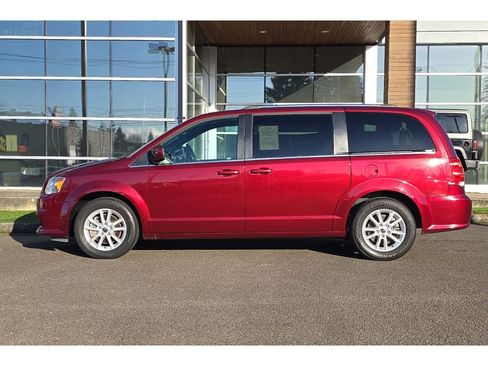 Used 2018 Dodge Grand Caravan SXT image 9