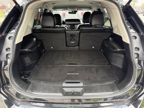Used 2020 Nissan Rogue SV image 30