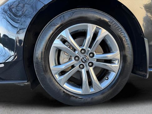 Used 2023 Toyota Sienna Platinum image 11