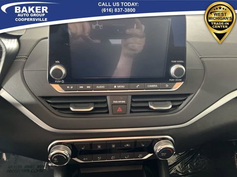 Used 2022 Nissan Altima 2.5 SV w/ SV Premium Package image 12