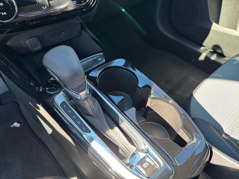 Used 2025 Chevrolet Trax LT image 35