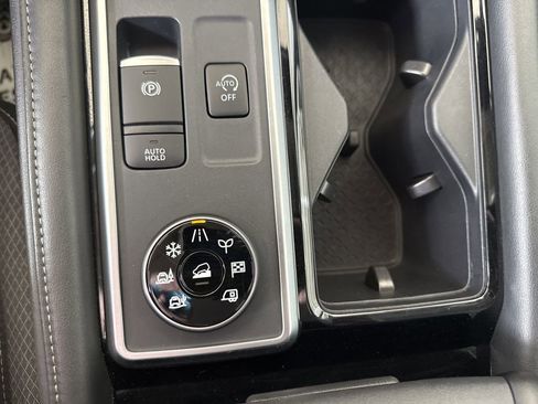 Used 2025 Nissan Pathfinder SV AWD/4WD image 24