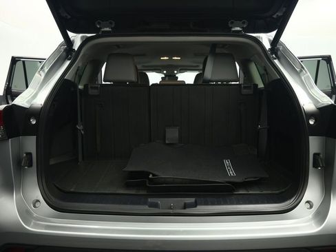 Used 2023 Toyota Highlander XLE FWD image 70