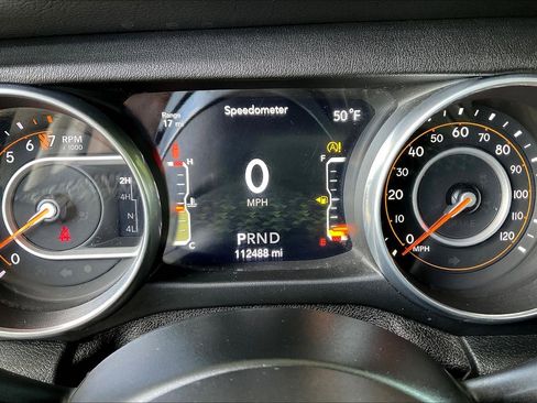 Used 2018 Jeep Wrangler Unlimited Sahara w/ Dual Top Group AWD/4WD image 13