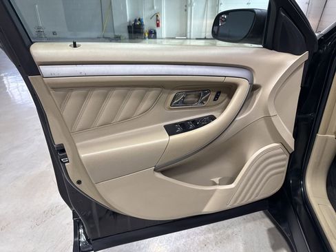 Used 2014 Ford Taurus SE image 26