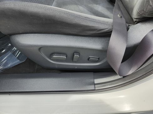 Used 2016 Nissan Rogue SV image 23