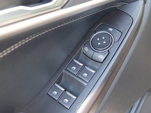 Used 2020 Ford Explorer XLT w/ Equipment Group 202A image 6