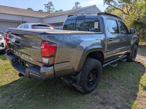 Used 2018 Toyota Tacoma SR w/ SR Convenience Package image 2