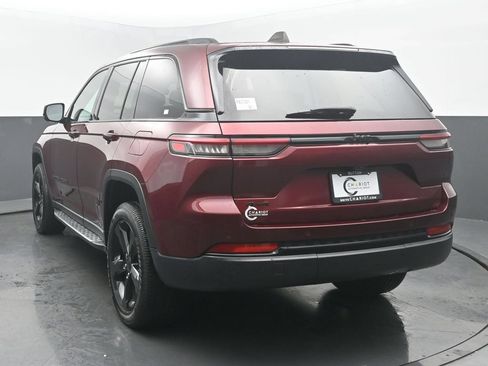 Used 2024 Jeep Grand Cherokee Altitude AWD/4WD image 4