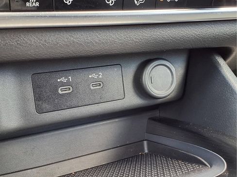 Used 2024 Nissan Rogue SV FWD image 11