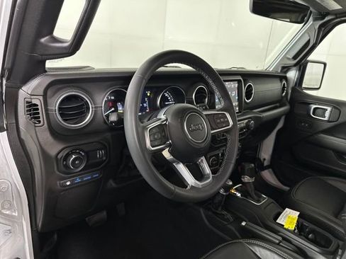 Used 2023 Jeep Wrangler Unlimited Sahara image 12