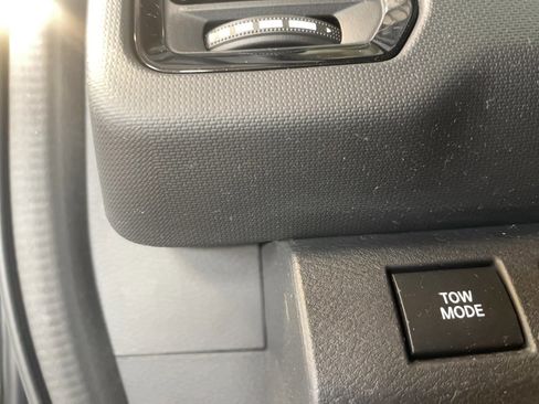 Used 2023 Nissan Frontier PRO-4X w/ Technology Package image 19