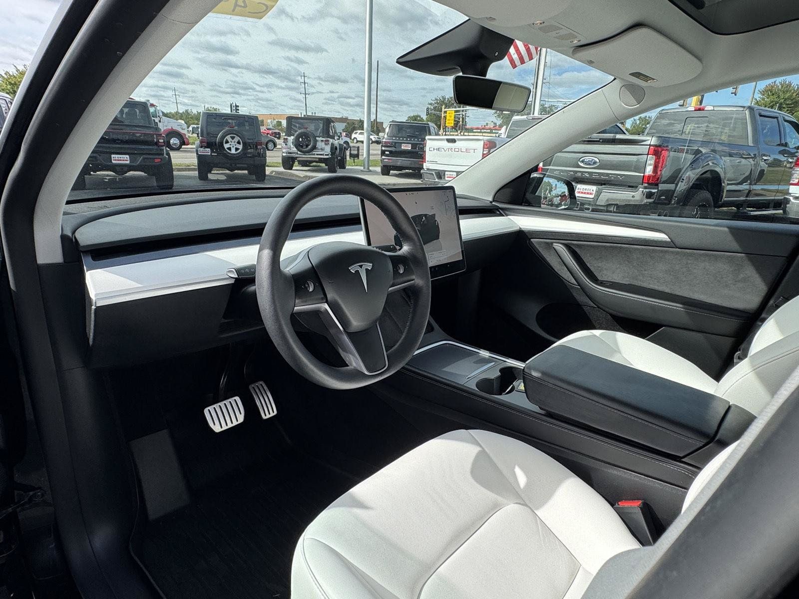 Used 2022 Tesla Model Y Performance AWD/4WD image 16