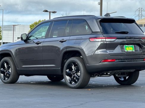 New 2025 Jeep Grand Cherokee Limited w/ Black Appearance Package image 7