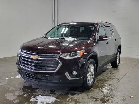 Used 2021 Chevrolet Traverse LT image 2