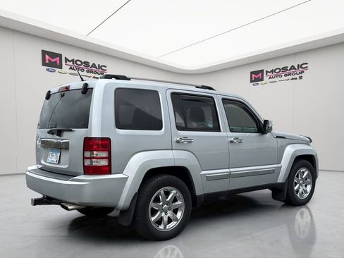 Used 2012 Jeep Liberty Limited w/ Tire & Wheel Group AWD/4WD image 3