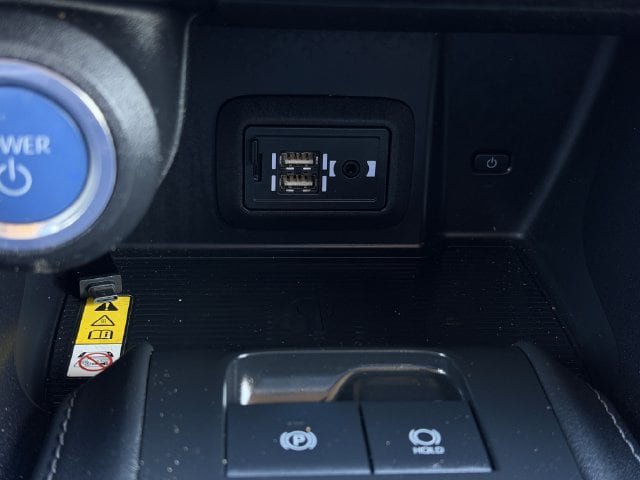 Used 2022 Toyota Venza LE AWD/4WD image 19