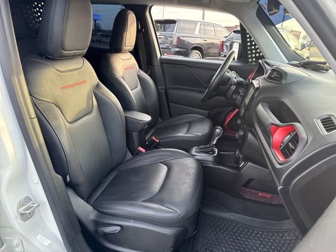 Used 2023 Jeep Renegade Trailhawk w/ Trailhawk Elite Group image 11