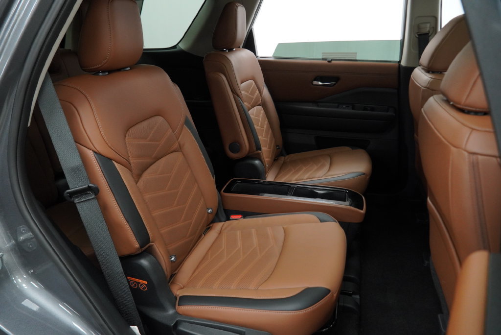 Used 2024 Nissan Pathfinder Platinum AWD/4WD image 43