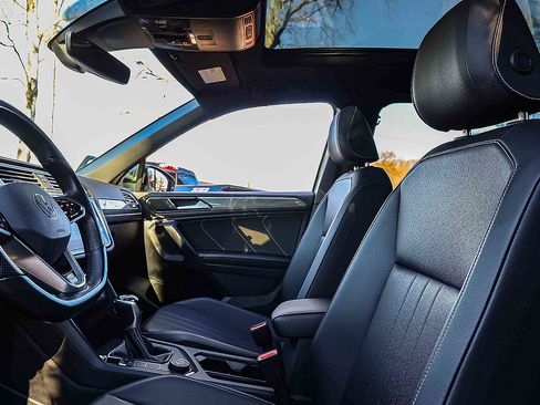 Used 2022 Volkswagen Tiguan SE R-Line image 8