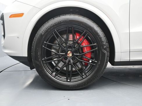 New 2025 Porsche Cayenne S AWD/4WD image 10