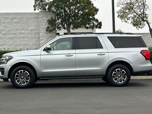 Used 2024 Ford Expedition Max XLT image 7