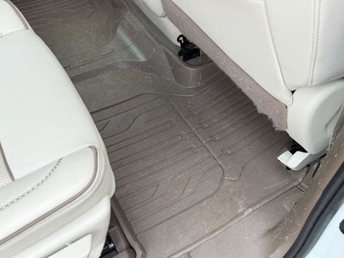 Used 2022 GMC Yukon XL Denali w/ Denali Premium Package image 51