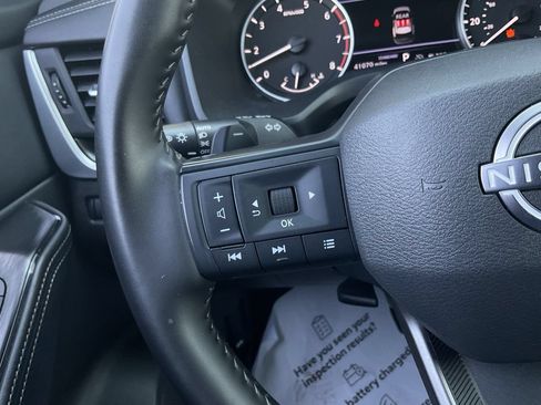 Used 2025 Nissan Rogue SV FWD image 25