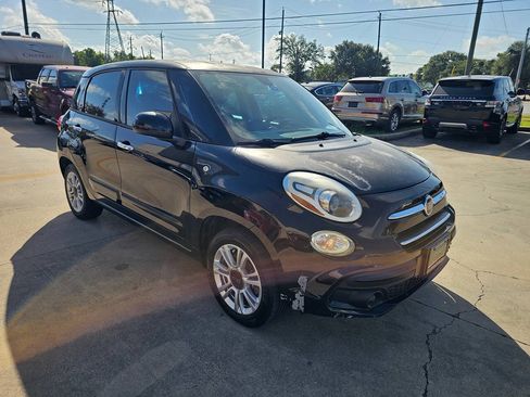 Used 2017 FIAT 500L Lounge w/ Premium Package FWD image 3
